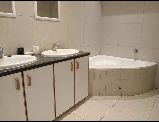 4 BEDROOM APARTMENT FOR SALE IN MANABA BEACH